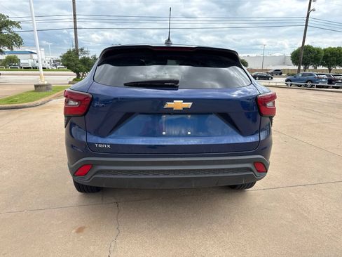 Used 2024 Chevrolet Trax LS FWD image 6