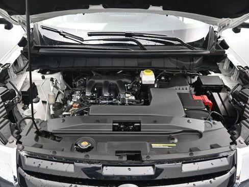 Used 2025 Nissan Pathfinder SL AWD/4WD image 35