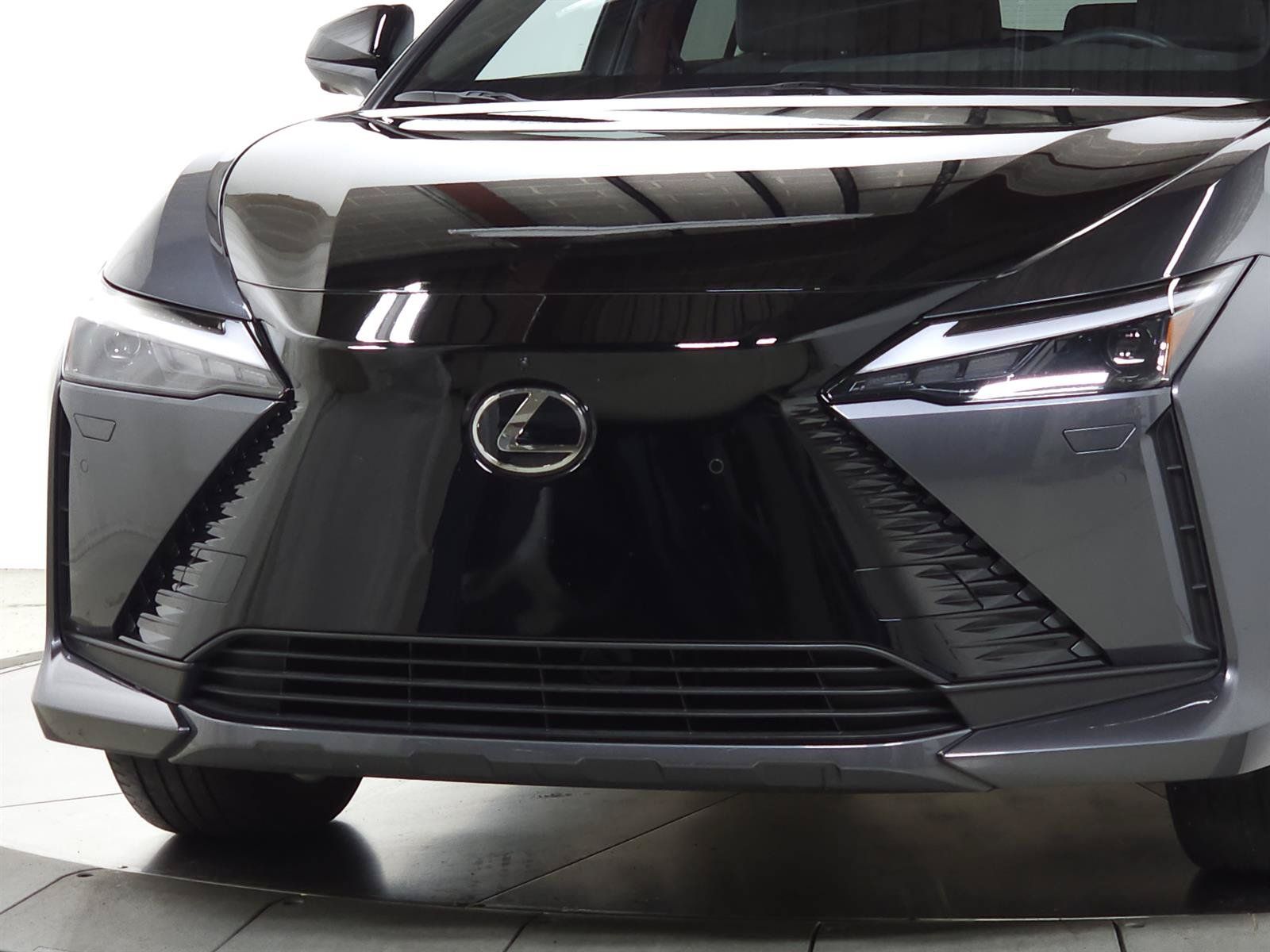 Used 2024 Lexus RZ 300e Premium w/ Accessory Package (2T) FWD image 4