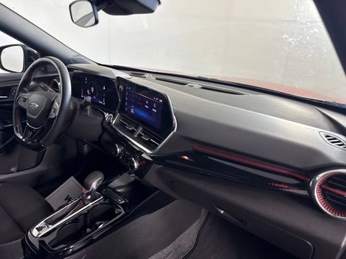 Used 2024 Chevrolet Trax RS w/ Sunroof Package FWD image 31