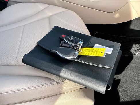 Used 2019 Mercedes-Benz GLC 300 image 14