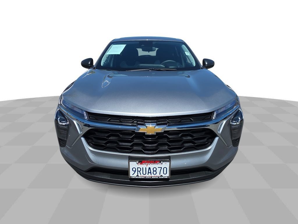 Used 2025 Chevrolet Trax LS FWD image 3