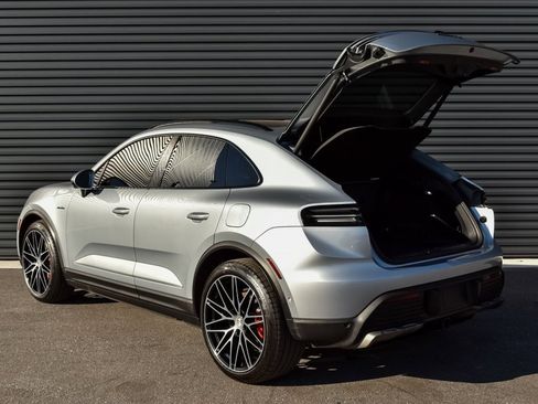 Certified 2025 Porsche Macan 4S Electric w/ Premium Package image 33