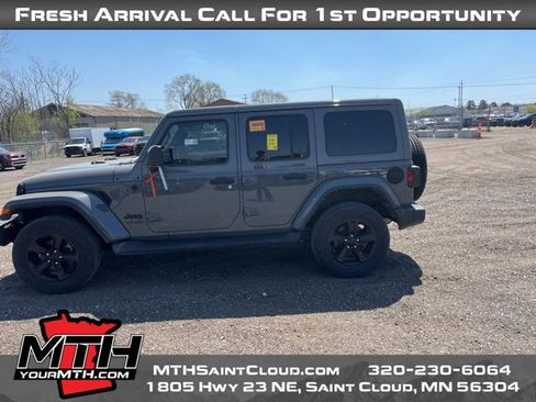 Used 2022 Jeep Wrangler Unlimited Sahara AWD/4WD image 5