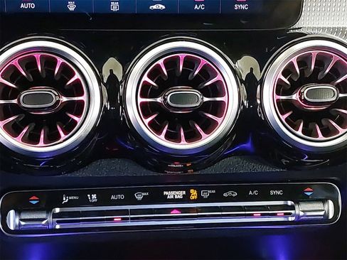 Used 2022 Mercedes-Benz GLB 250 w/ Premium Package Lite image 30