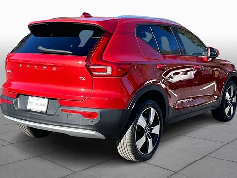 Used 2019 Volvo XC40 T4 Momentum image 11