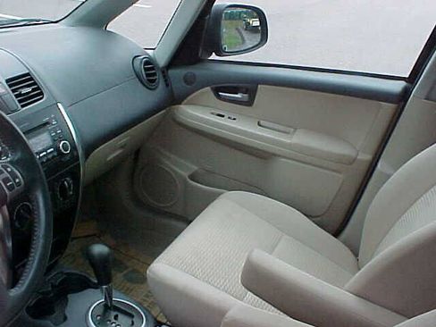 Used 2010 Suzuki SX4 LE FWD image 13