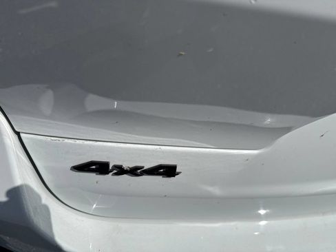 Used 2024 Jeep Grand Cherokee L Altitude AWD/4WD image 9