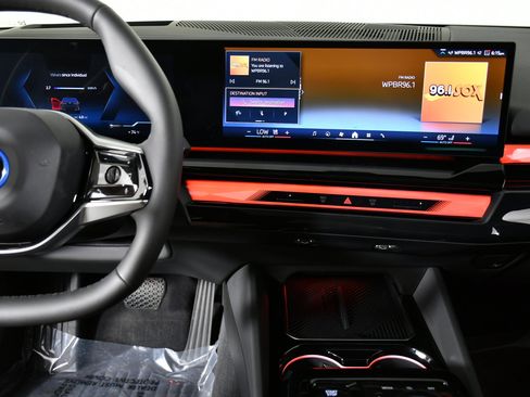 Used 2025 BMW i5 xDrive40 w/ Premium Package image 15