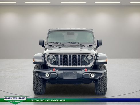 Used 2025 Jeep Wrangler Unlimited Rubicon AWD/4WD image 9