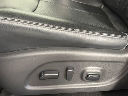 Used 2016 Nissan Pathfinder Platinum w/ Family Entertainment Package AWD/4WD image 26