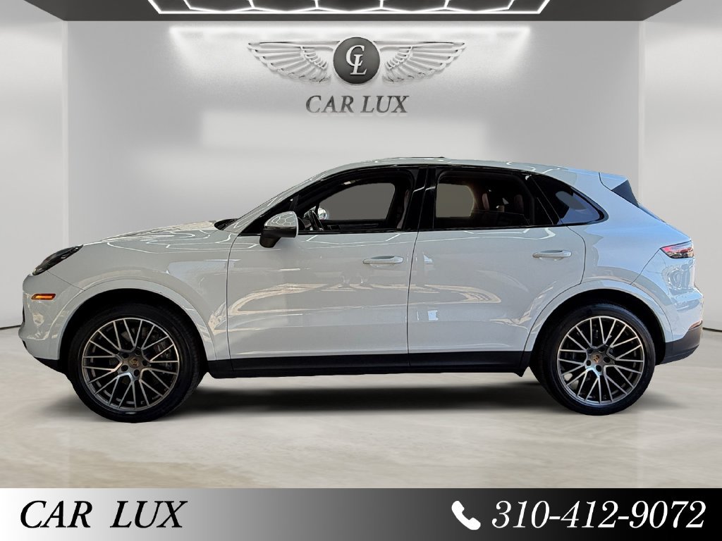 Used 2022 Porsche Cayenne Platinum Edition AWD/4WD image 2