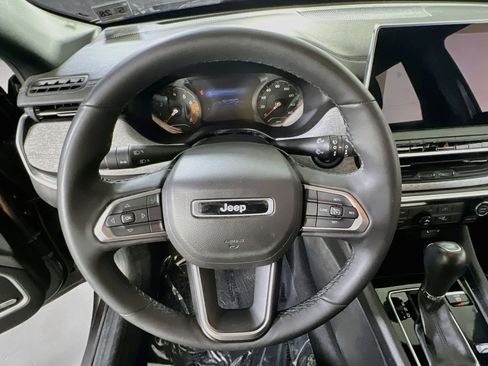 Used 2023 Jeep Compass Latitude w/ Sun and Sound Group AWD/4WD image 11