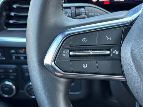 Used 2025 Chevrolet Suburban Premier image 38