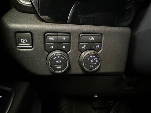 Certified 2022 Chevrolet Silverado 1500 LT Trail Boss image 12