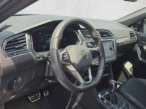 Used 2022 Volkswagen Tiguan SE R-Line FWD image 11