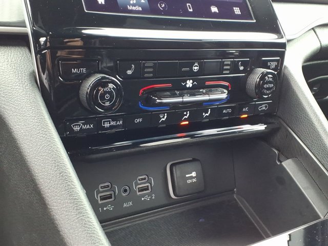 Used 2023 Jeep Grand Cherokee Altitude AWD/4WD image 14