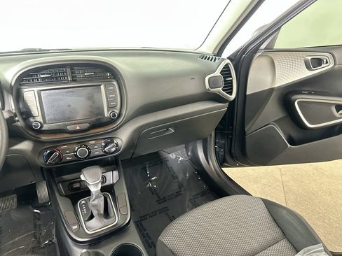 Used 2022 Kia Soul LX FWD image 18