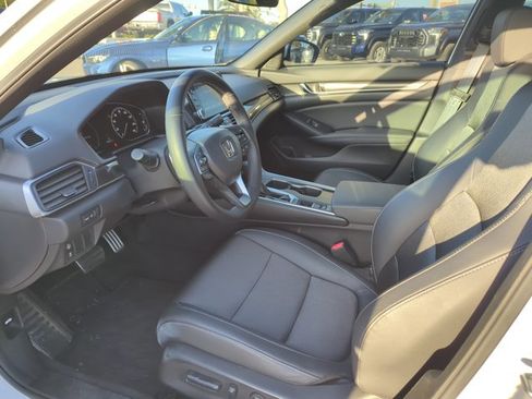 Used 2019 Honda Accord Sport image 9