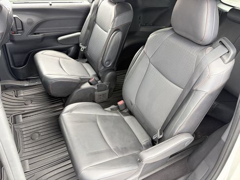 Used 2022 Toyota Sienna XSE w/ XSE Plus Package AWD/4WD image 18