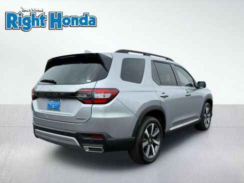 Certified 2025 Honda Pilot Touring image 8