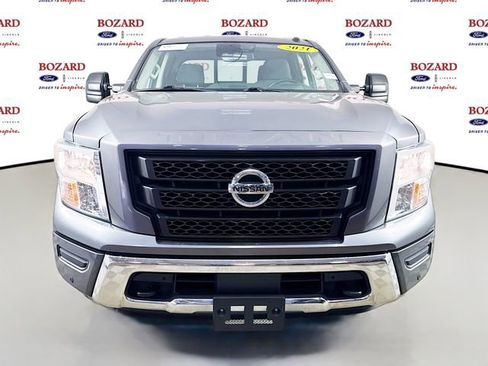 Used 2021 Nissan Titan SV w/ SV Convenience Package image 2