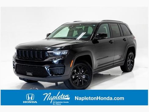 Used 2024 Jeep Grand Cherokee Altitude AWD/4WD image 1