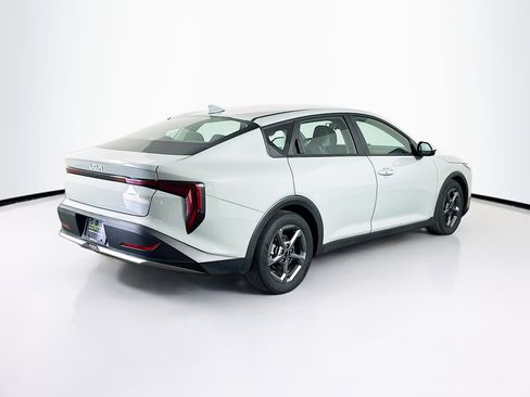 Used 2025 Kia K4 LXS image 9