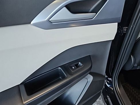 New 2026 Volkswagen Taos SE image 21