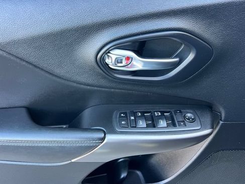 Used 2019 Jeep Cherokee Latitude w/ Popular Appearance Group AWD/4WD image 11