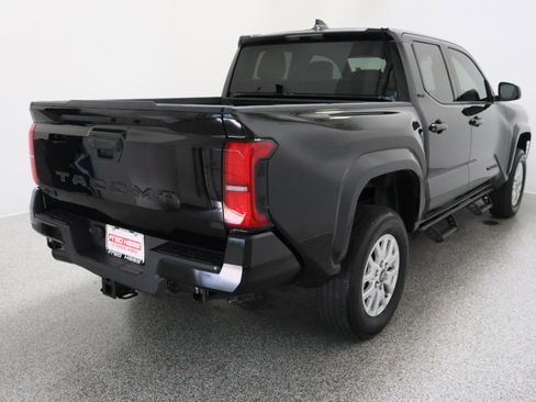 Used 2025 Toyota Tacoma SR5 AWD/4WD image 7