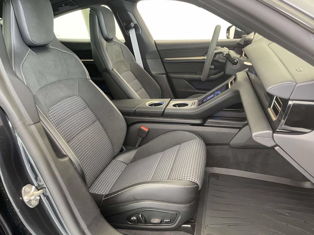 Certified 2025 Porsche Taycan 4S AWD/4WD image 23