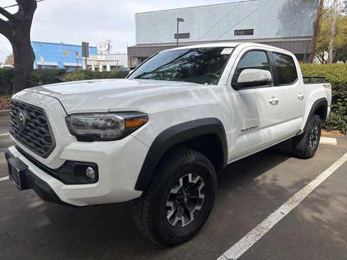 Used 2023 Toyota Tacoma TRD Off-Road image 3