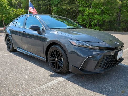 Used 2026 Toyota Camry SE w/ Convenience Package FWD image 2