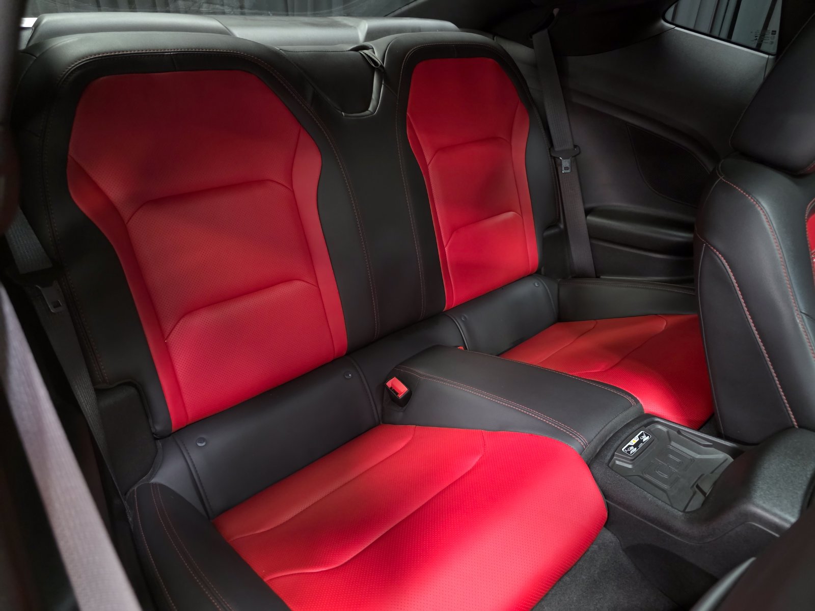 Used 2018 Chevrolet Camaro SS RWD image 39