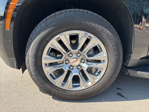 Used 2025 GMC Yukon XL Denali AWD/4WD image 29