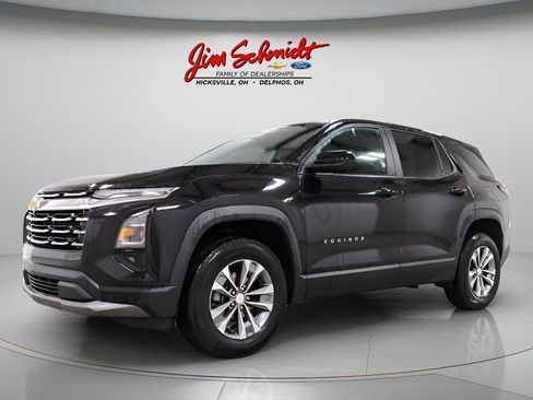 Used 2025 Chevrolet Equinox LT image 3