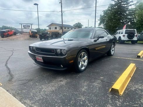 Used 2014 Dodge Challenger R/T RWD image 3