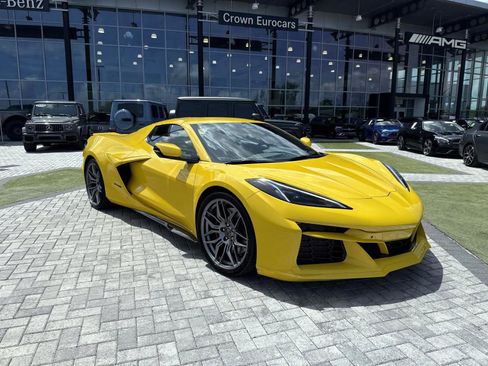 Used 2025 Chevrolet Corvette Z06 RWD image 16