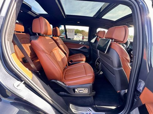 Used 2020 BMW X7 M50i image 24