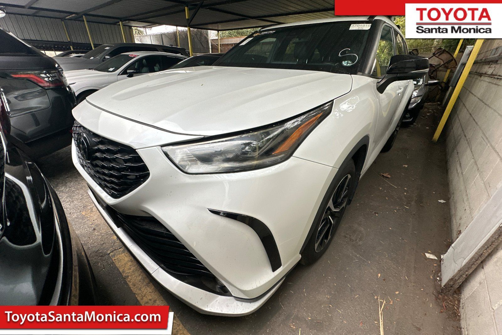 Used 2022 Toyota Highlander XSE AWD/4WD image 1