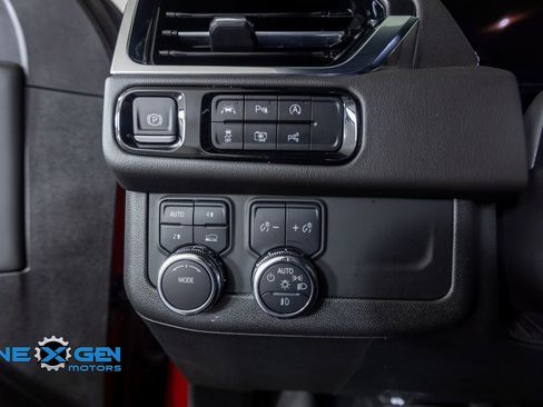 Used 2025 GMC Yukon XL Denali w/ Sun & Power Step Package AWD/4WD image 13