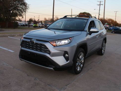 Used 2019 Toyota RAV4 Limited image 4