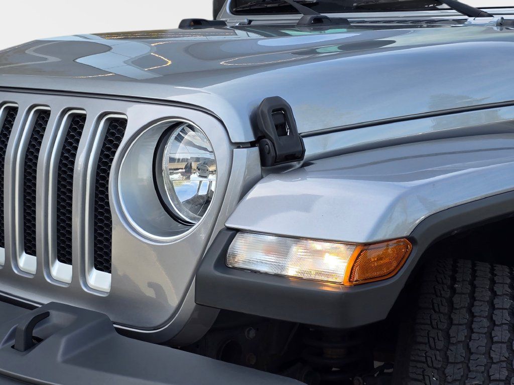 Used 2018 Jeep Wrangler Unlimited Sahara AWD/4WD image 35
