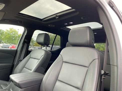 Used 2023 Chevrolet Traverse LT w/ LT Premium Package AWD/4WD image 14