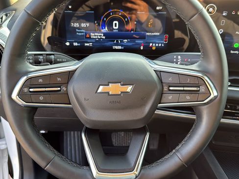 Used 2026 Chevrolet Equinox LT AWD/4WD image 11