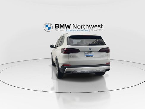 Used 2025 BMW X5 xDrive40i w/ Parking Assistance Package AWD/4WD image 2