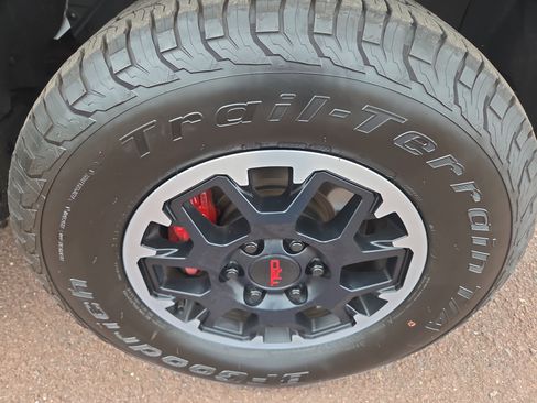 Used 2024 Toyota Tacoma TRD Off-Road AWD/4WD image 9