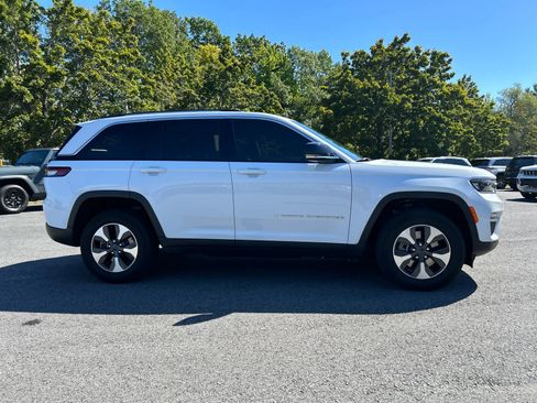 Used 2023 Jeep Grand Cherokee 4WD 4xe image 3