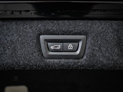 Used 2021 BMW 540i xDrive w/ Premium Package image 18